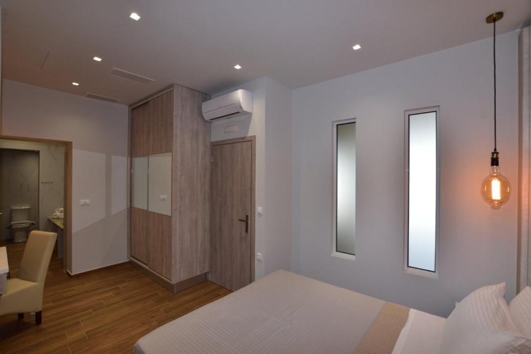 Gonis Grand Luxury Suite Palaiochora Exteriör bild